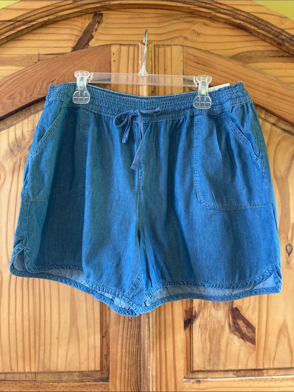 Women Maurices blue mid rise elastic waist shorts size 24W - NWT